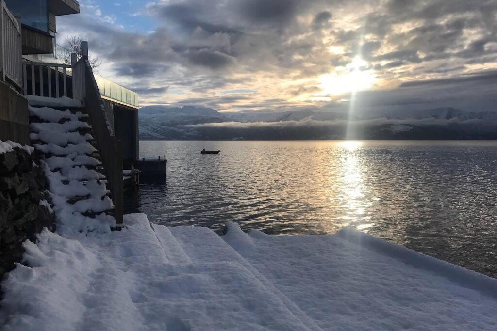 Panoramaresort In Hardangerfjorden Leilighet I Sjokanten Ved Hardangerfjorden For 7 Personer Boat , Sauna,Kajak, Sup For Rent Oystese Екстер'єр фото